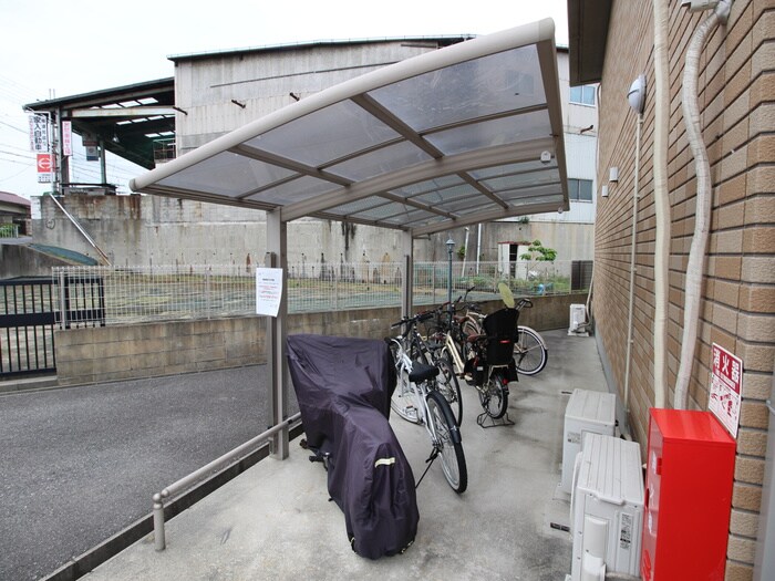 物件外観写真5　(駐輪場)