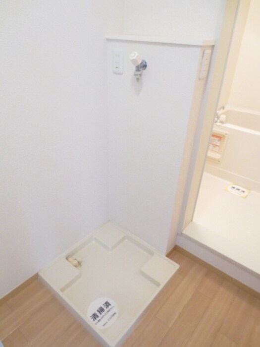 物件内観写真17　(洗濯機置場)