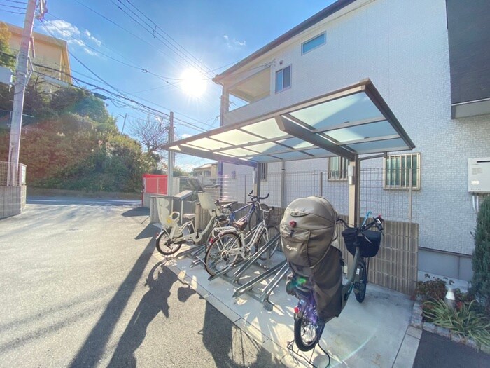 物件外観写真3　(駐輪場)