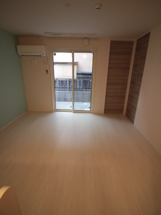 物件内観写真12　(室内からの展望)