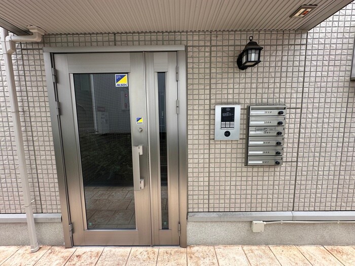 物件外観写真3　(エントランス部分)
