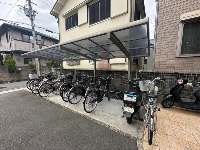 物件外観写真5　(駐輪場)