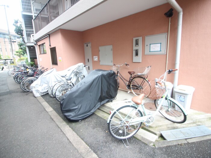 物件外観写真5　(駐輪場)