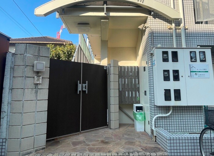 物件外観写真4　(エントランス部分)