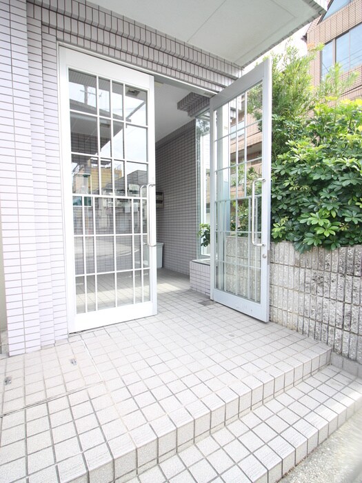 物件外観写真2　(エントランス部分)
