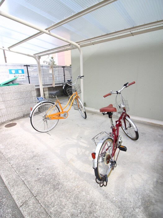 物件外観写真3　(駐輪場)