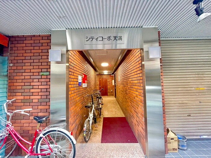 物件外観写真3　(エントランス部分)