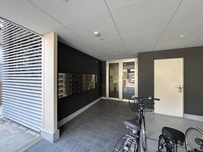 物件外観写真2　(エントランス部分)