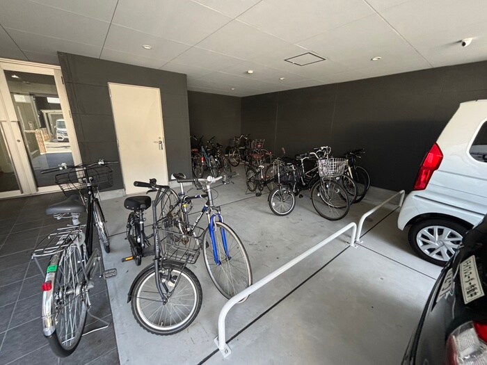 物件外観写真3　(駐輪場)