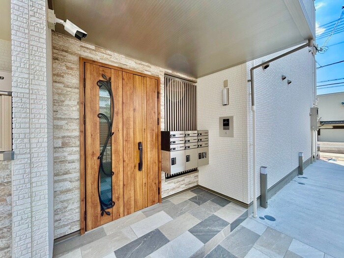 物件外観写真4　(エントランス部分)