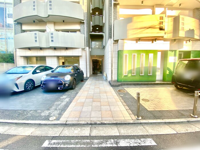 物件外観写真2　(エントランス部分)