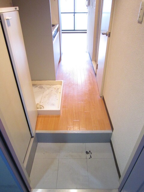 物件内観写真4　(玄関)