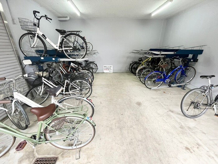 物件外観写真3　(駐輪場)