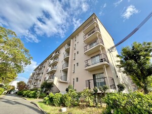 男山第4住宅第311号棟（302）外観写真