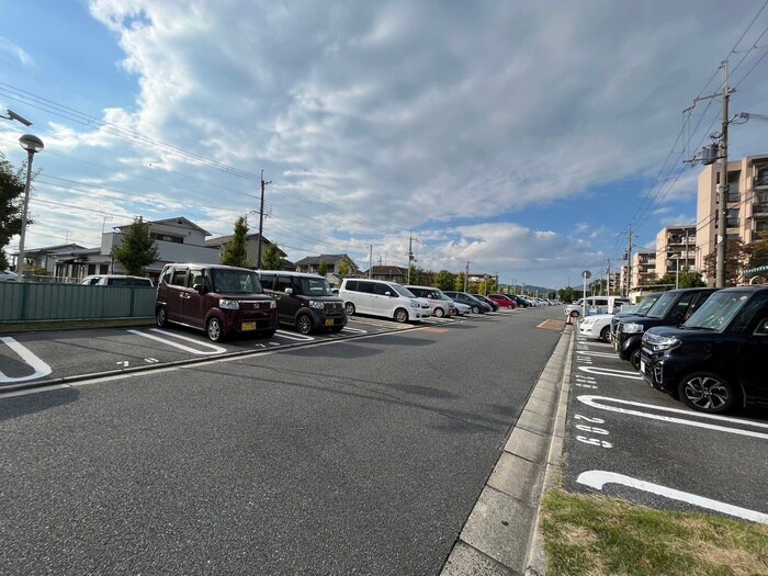 物件外観写真2　(駐車場)