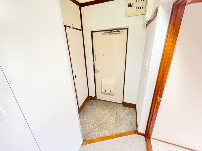 物件内観写真16　(玄関)