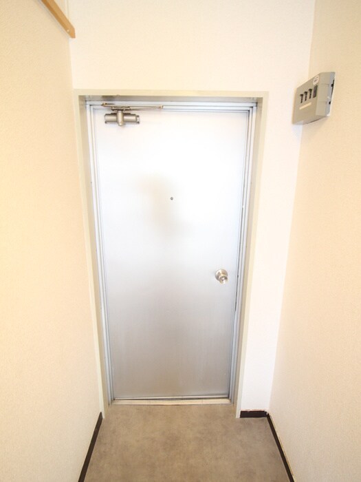 物件内観写真7　(玄関)