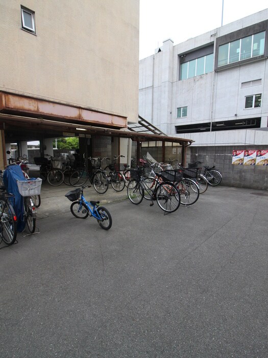 物件外観写真5　(駐輪場)