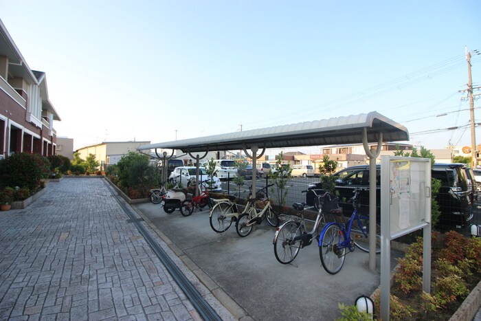 物件外観写真4　(駐輪場)