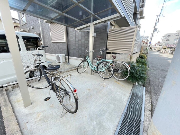 物件外観写真6　(駐輪場)