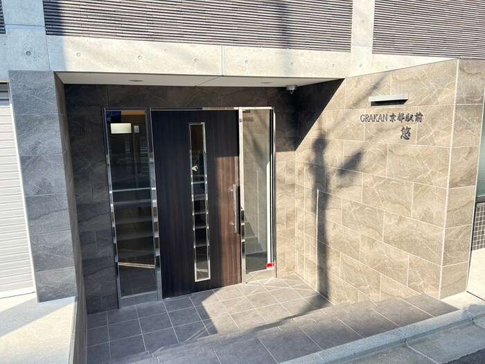 物件外観写真2　(エントランス部分)