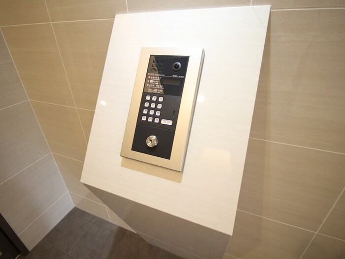 物件外観写真5　(エントランス部分)