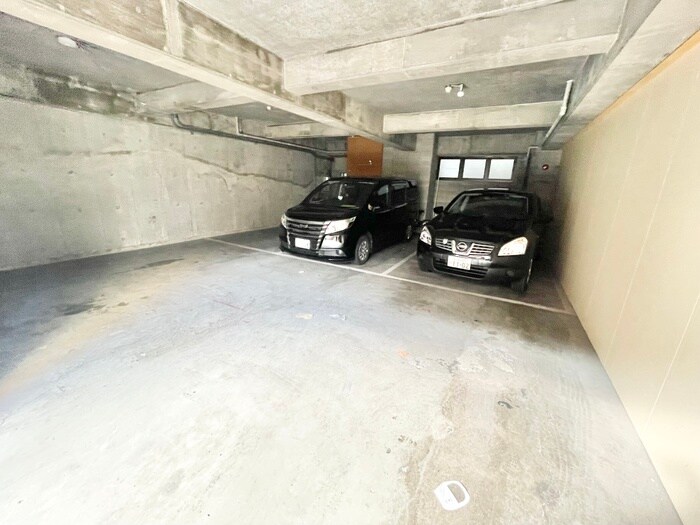 物件外観写真4　(駐車場)