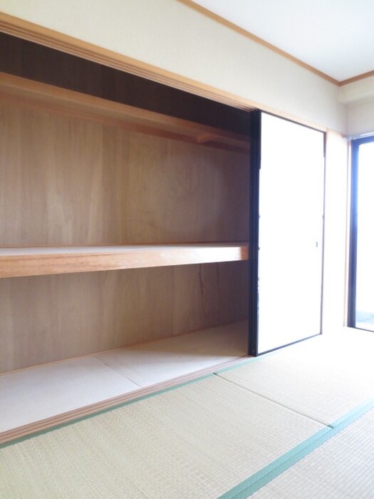 物件内観写真12　(収納)