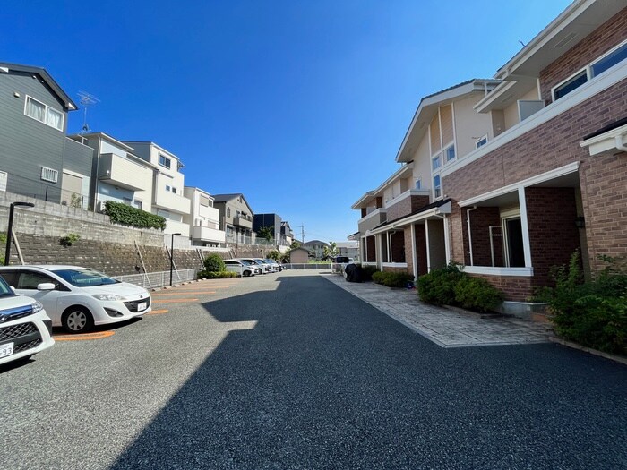 物件外観写真6　(駐車場)