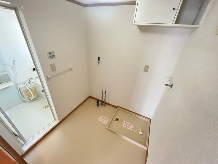 物件内観写真12　(洗濯機置場)