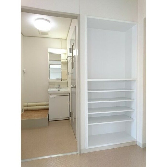 物件内観写真8　(洗濯機置場)