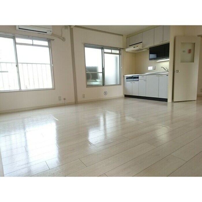 物件内観写真10　(室内からの展望)