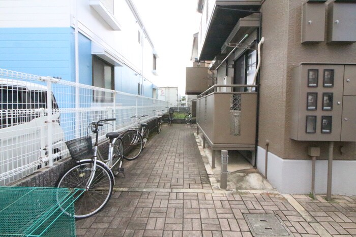 物件外観写真3　(エントランス部分)