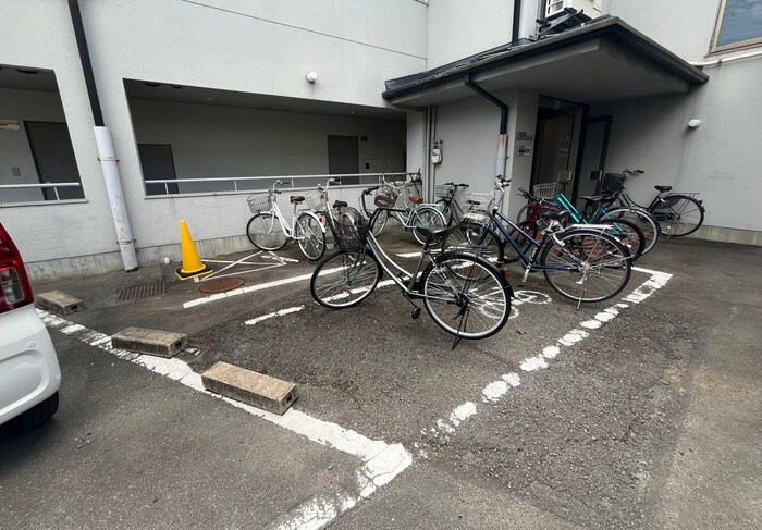 物件外観写真4　(駐輪場)