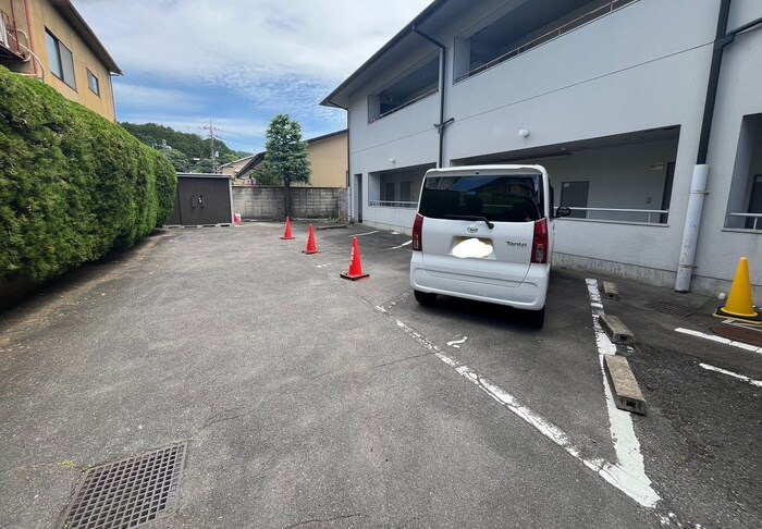物件外観写真5　(駐車場)