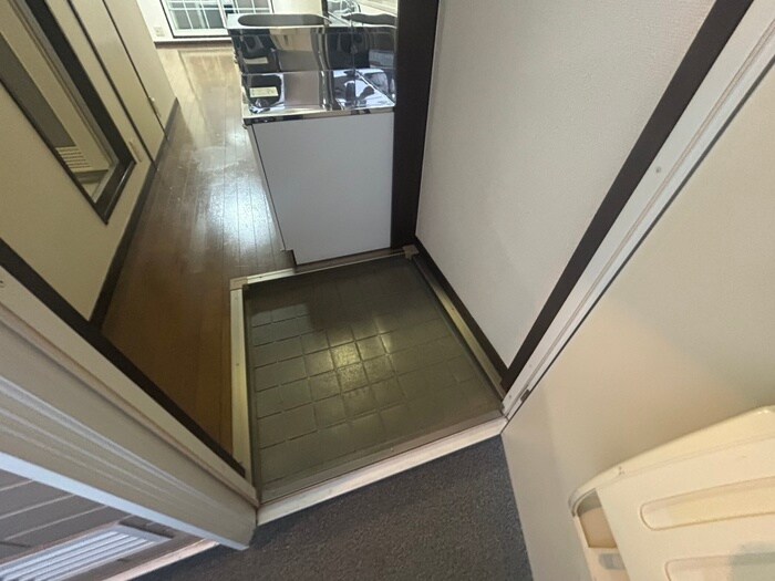 物件内観写真7　(玄関)