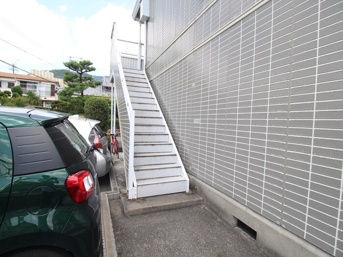 物件外観写真4　(エントランス部分)