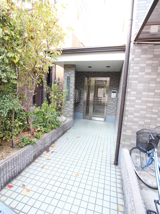 物件外観写真4　(エントランス部分)