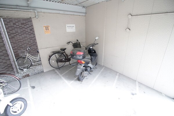 バイク置き場