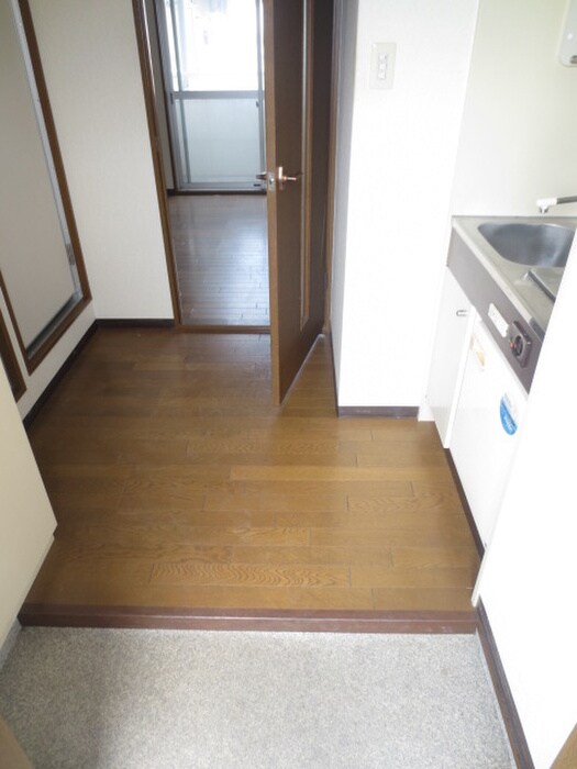 物件内観写真16　(玄関)