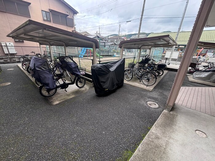 物件外観写真6　(駐輪場)