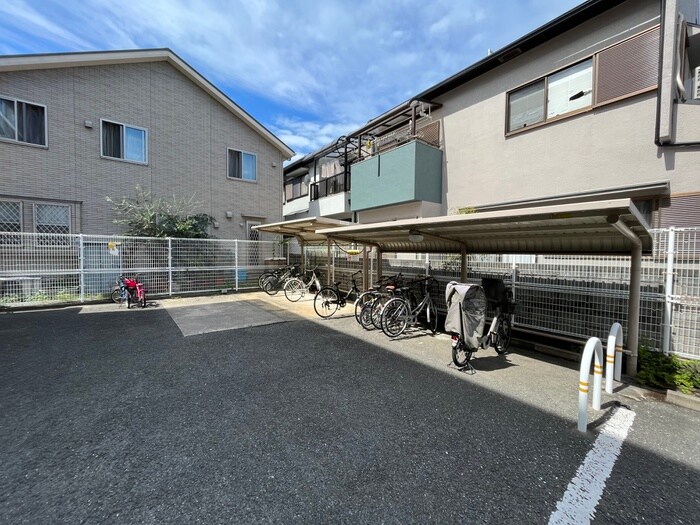 物件外観写真5　(駐輪場)