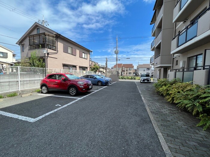 物件外観写真6　(駐車場)