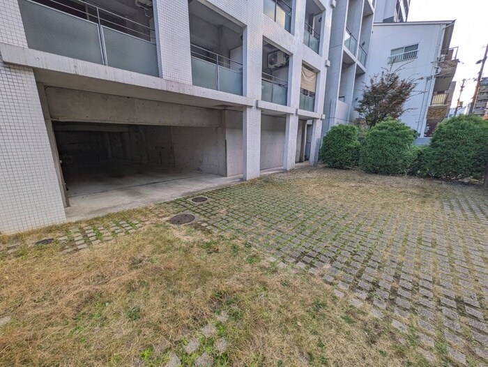 物件外観写真2　(駐車場)