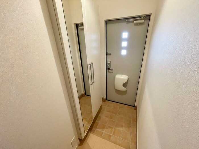 物件内観写真13　(玄関)