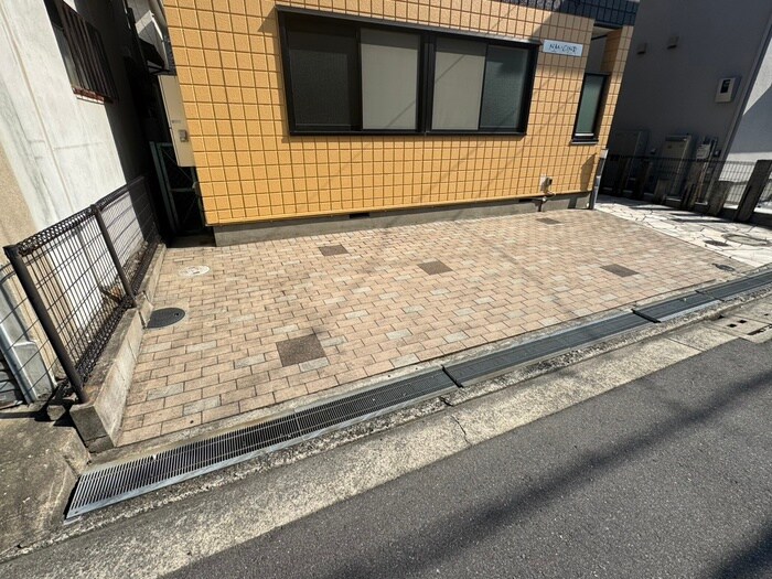 物件外観写真3　(駐車場)