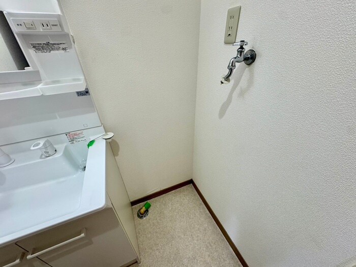 物件内観写真13　(洗濯機置場)