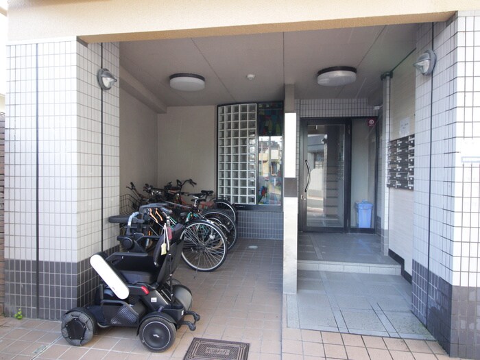 物件外観写真4　(駐輪場)