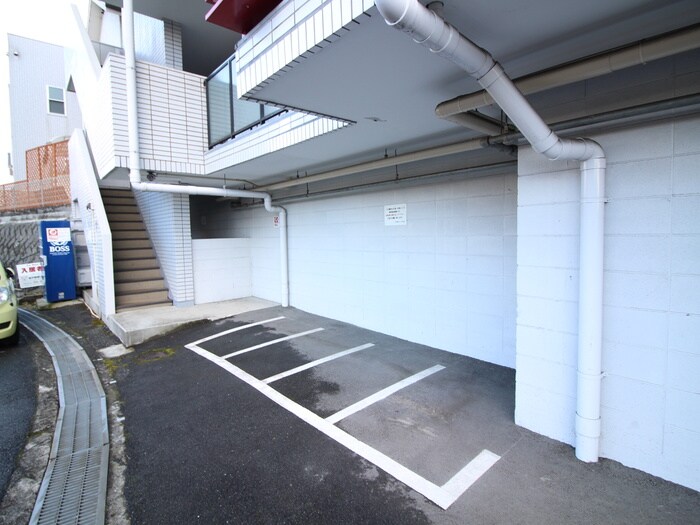 物件外観写真5　(駐輪場)