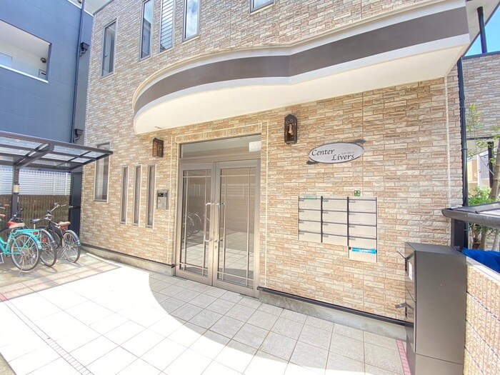 物件外観写真6　(エントランス部分)